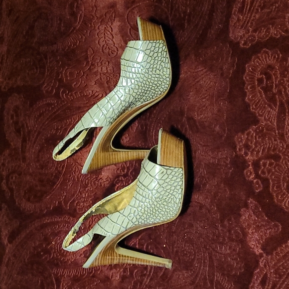 ๐ Jessica Simpson Size 8 Alligator Print High Heels - Picture 3 of 13